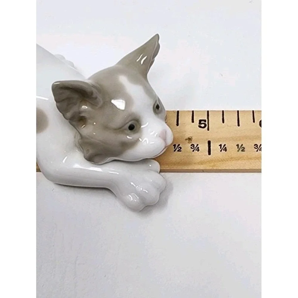 1981 Lladro Attentive Cat Kitty Porcelain Figurine Glossy Made in Spain 4